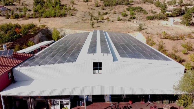 Torosların Lezzetli Kirazı Elektriği Güneş Enerjisiyle Üretilen Soğuk Hava Deposunda Korunuyor