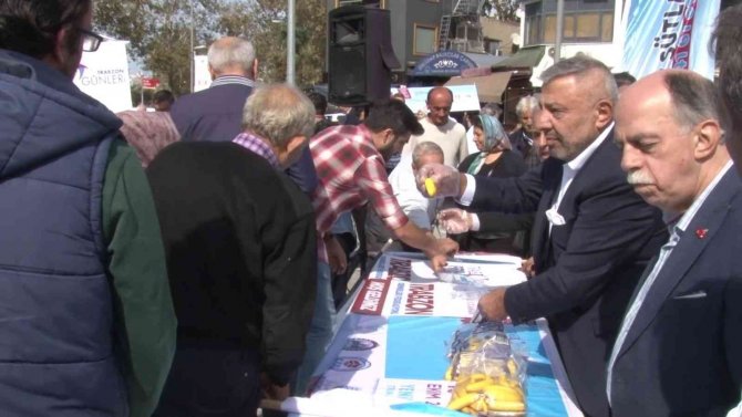 Trabzonlular, Trabzon Tanıtım Günleri İçin Üsküdar’da Horon İle Eğlendi