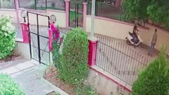 Herkesin Gözü Önünde Motosikleti Çaldılar