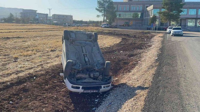 Kontrolden Çıkan Otomobil Takla Attı: 2 Yaralı