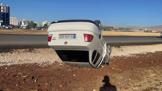 Kontrolden Çıkan Otomobil Takla Attı: 2 Yaralı