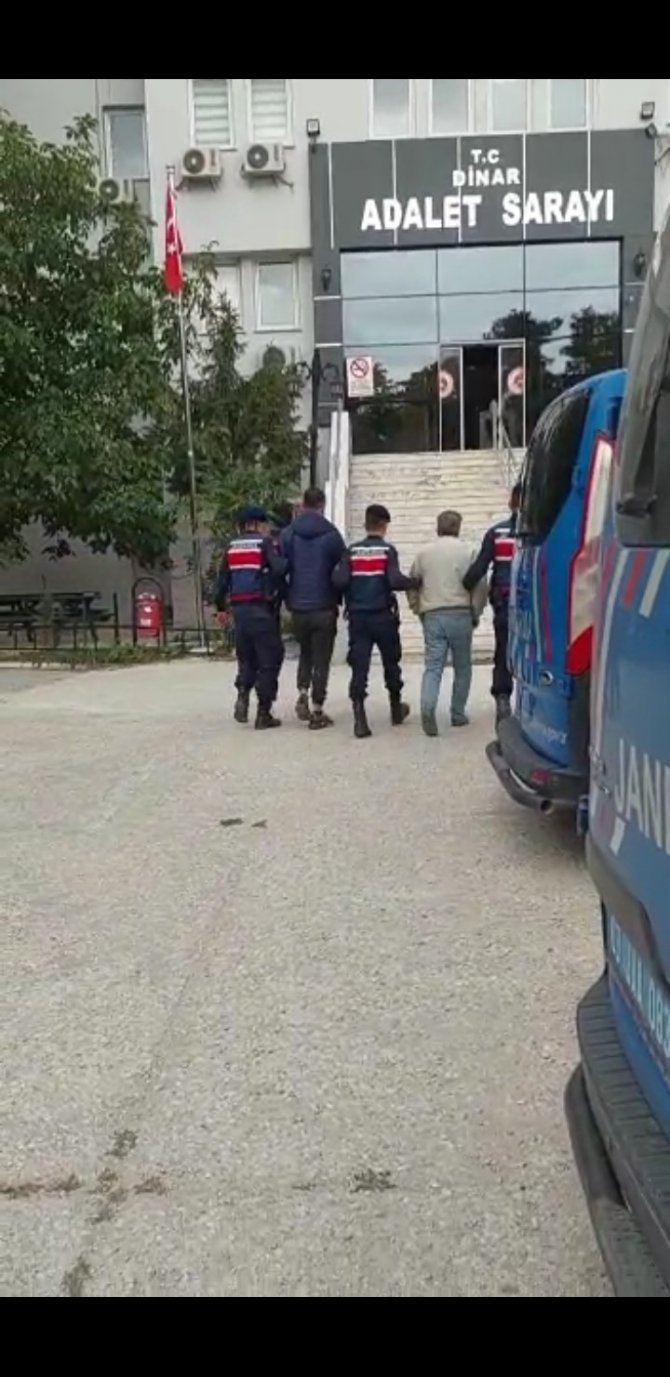 Silah Ve Uyuşturucu Ticareti Yaptığı Öne Sürülen 2 Kişi Tutuklandı