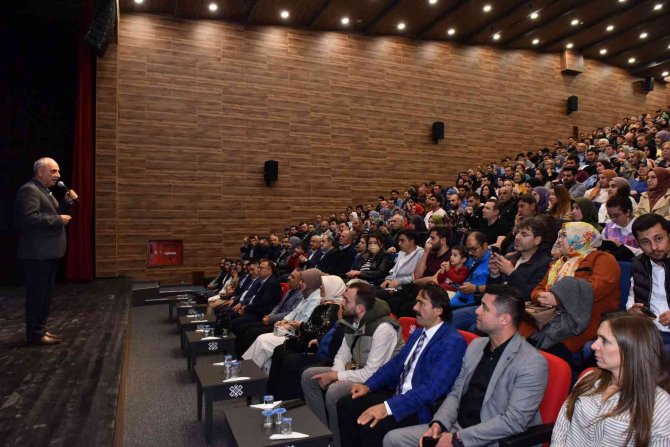 Akademisyen Şair Nurullah Genç Altıeylül’de