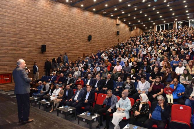 Akademisyen Şair Nurullah Genç Altıeylül’de