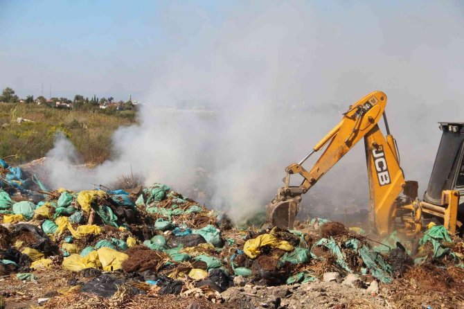 Antalya’da Atık Yangını Güçlükle Söndürüldü
