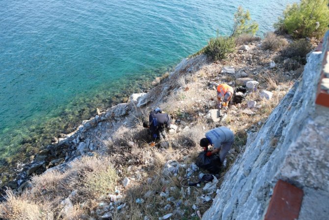Atıklar, Akut Yardımıyla Toplandı