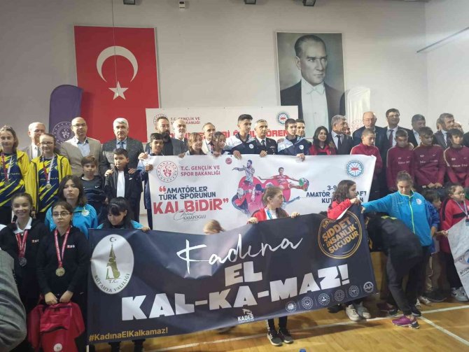 Başkan Akçadurak’a Sporun Enleri Ödül Töreninde Teşekkür
