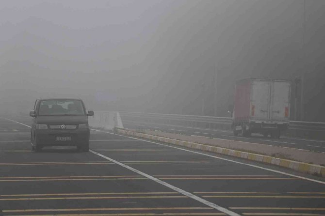 Bolu Dağı’nda Sis Sebebiyle Görüş Mesafesi 20 Metreye Düştü