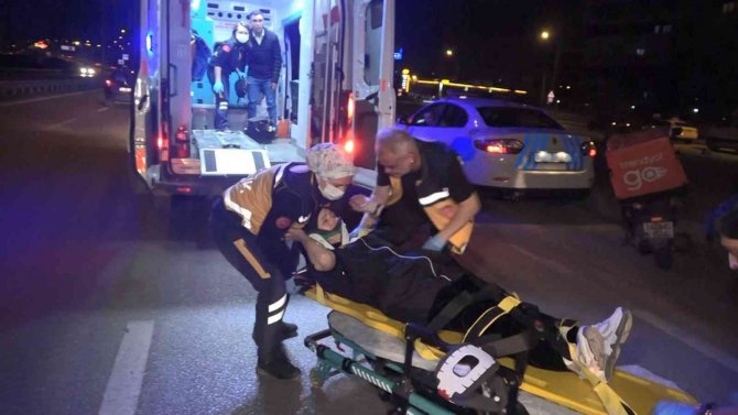 İ̇şçi Taşıyan Servis Minibüsü Kamyonetle Çarpıştı: 4 Kişi Yaralandı