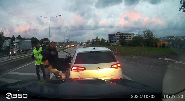 Yol Tartışması Anayolu Ringe Çevirdi...biber Gazıyla Müdahale Gecikmedi