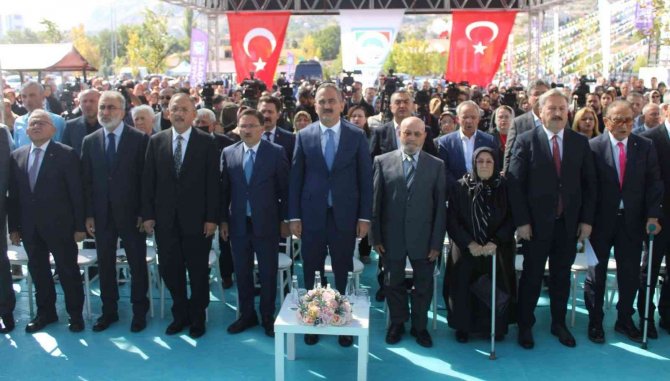 Bakan Özer: "Eğitim Sistemimiz 150’ye Yakın Ülkenin Nüfusundan Çok Daha Büyük"