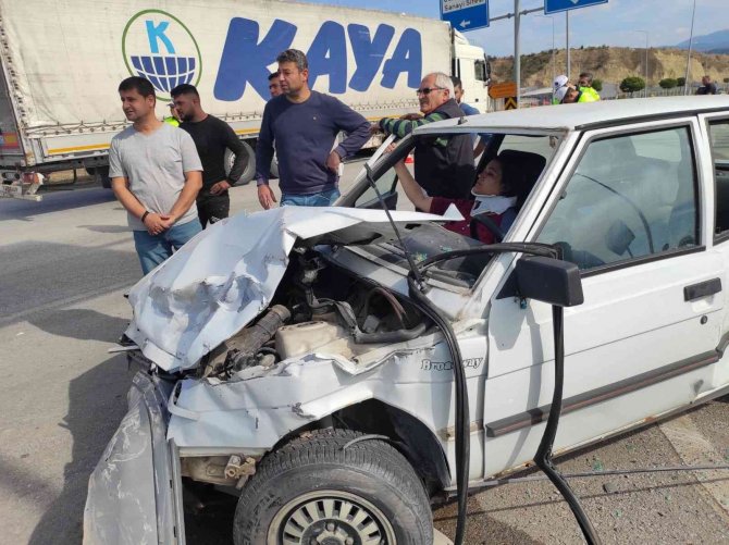 Osmancık’ta İki Otomobil Çarpıştı: 4 Yaralı