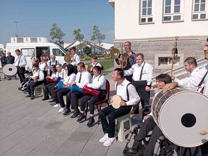 Yüzyılın Karma Sergisi Açıldı