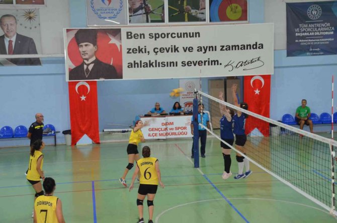 Didim’in İki Voleybol Takımı Filede Karşı Karşıya Geldi