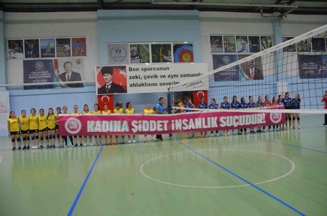 Didim’in İki Voleybol Takımı Filede Karşı Karşıya Geldi