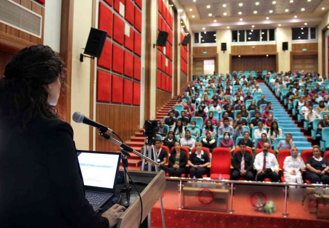 Elazığ’da ‘Hemşirelikte Güçlendirme’ Konferansı Verildi