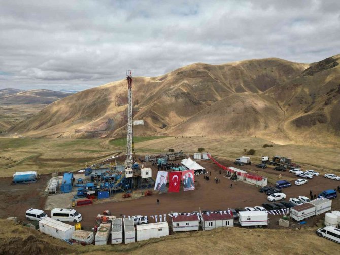Kayak Merkezinde Jeotermal Sıcak Su Sondaj Çalışmalarına Başlandı