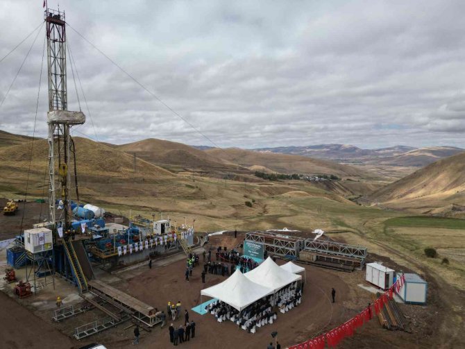 Kayak Merkezinde Jeotermal Sıcak Su Sondaj Çalışmalarına Başlandı