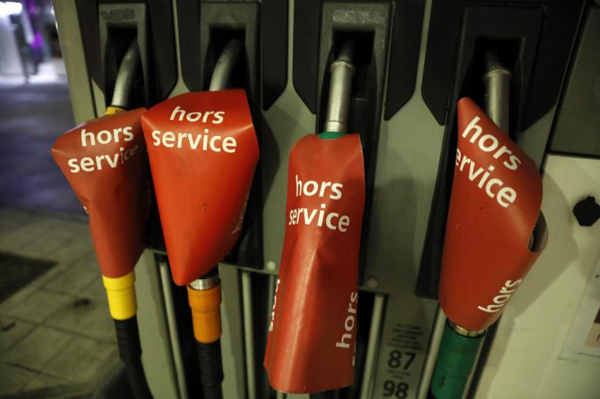 Fransa’da Hükümetten Rafinerilerdeki Greve "Zorla Çalıştırma" Çözümü