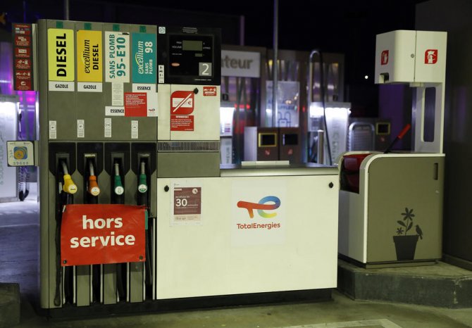 Fransa’da Hükümetten Rafinerilerdeki Greve "Zorla Çalıştırma" Çözümü