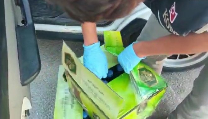 Kaçak Çay Kolisinde Sahte Alkol Sevkiyatına Polis Darbesi