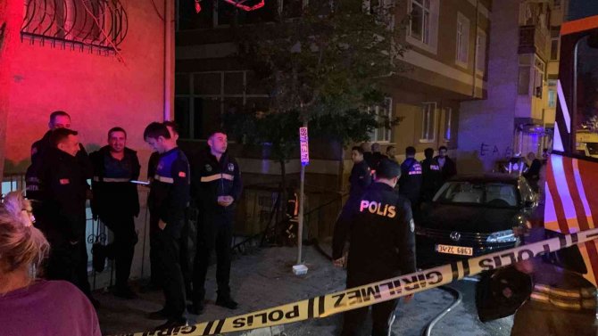 Gaziosmanpaşa’da 4 Katlı Binada Korkutan Yangın: 4 Kişi Dumandan Etkilendi