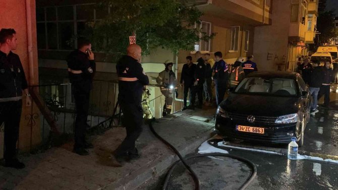 Gaziosmanpaşa’da 4 Katlı Binada Korkutan Yangın: 4 Kişi Dumandan Etkilendi