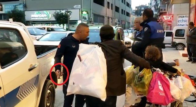 Dilenci Zabıtaya Bıçak Çekti