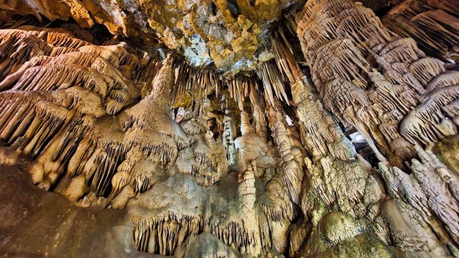 150 Milyon Yıllık Karaca Mağarası’nda Turizm Hareketliliği Devam Ediyor