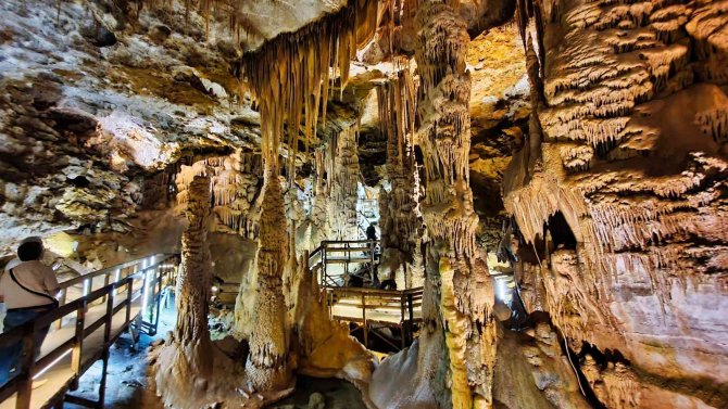 150 Milyon Yıllık Karaca Mağarası’nda Turizm Hareketliliği Devam Ediyor