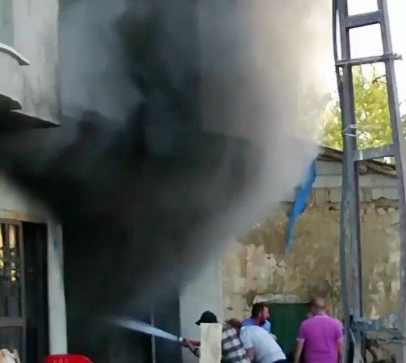 Yüksekova’da 5 Katlı Binada Çıkan Yangın Korkuttu