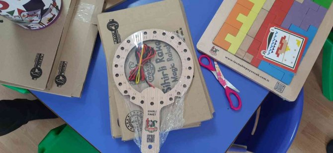 Öğrencilerin Yaptığı Oyuncaklar, Selden Etkilenen Okullara Teslim Edildi