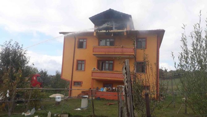 Kastamonu’da 3 Katlı Binada Korkutan Yangın