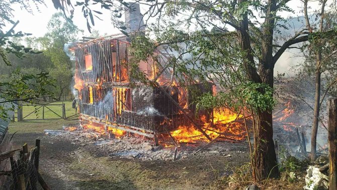Kastamonu’da İki Katlı Ahşap Ev Ve Ahır Yangında Küle Döndü
