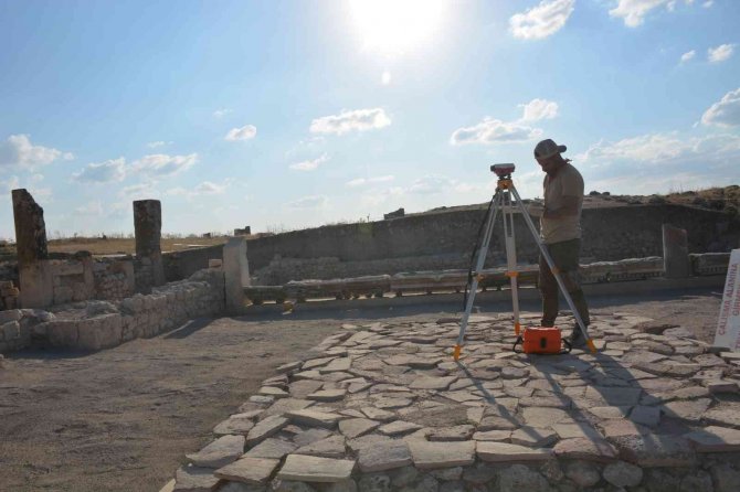 Blaundos Kazılarında, Asur Ticaret Kolonilerine Ait Olduğu Düşünülen Silindir Mühür Bulundu
