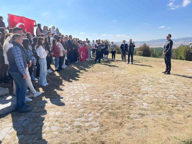 Altıntaş Myo Öğrencileri İlk Derslerini Tarihi Zafertepe Anıtı’nda İşledi