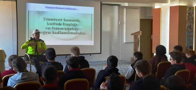 Kütahya’da 100 Öğrenciye Temel Trafik Eğitimi Verildi
