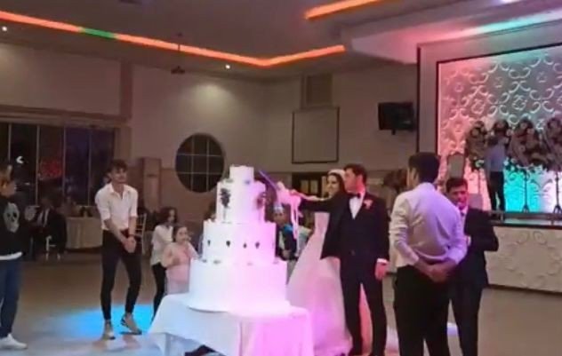 Öyle Bir Şaka Yaptı Ki Gelin Ve Damadın Aklı Gitti