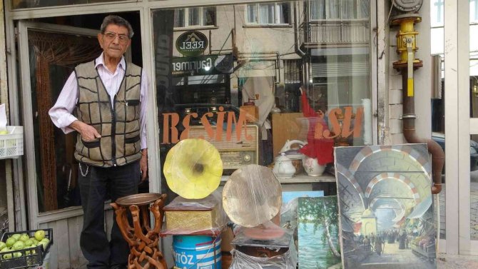 70 Yıllık Gramofon Ustası Tarihe Işık Tutuyor