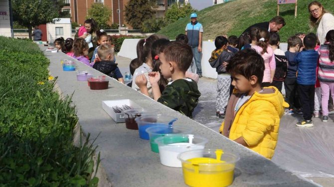 Minikler, Dünya Kız Çocukları Günü İçin Duvarları Boyadı