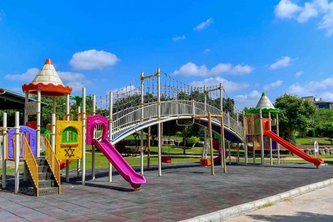 Mersin’de Parklar Yenileniyor