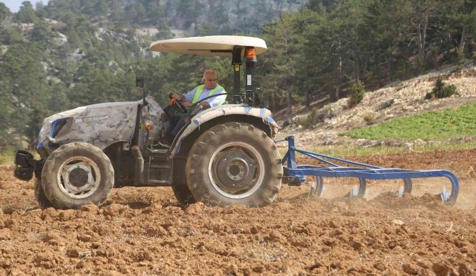 Ücretsiz Tohum Ve Ekimle Toroslar’da Boş Tarlalar Üretime Katılıyor