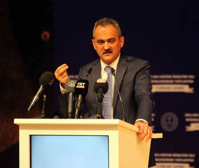 Bakan Özer: "Eğer Okulları Kapalı Tutsaydık En Önemli Fırsat Penceremiz Olan Gençlerimizi Kaybedecektik"