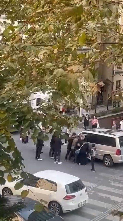 Kaza Sonrasında Kaçmak İstedi, Esnaftan Dayak Yedi