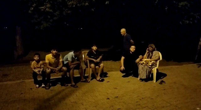 Osmaniye’de Deprem Paniği: Vatandaşlar Sokaklara Döküldü