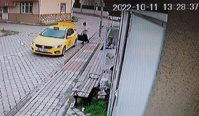 17 Yaşındaki Çocuğun Gasp Ettiği Taksiye Binerken Görüntüsü Ortaya Çıktı