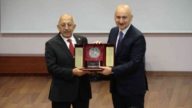 Bakan Karaismailoğlu, Çomü’de Öğrencilerle Buluştu