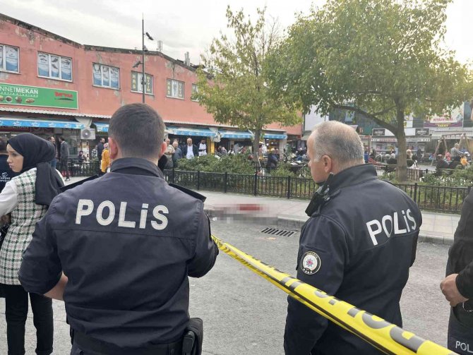 Şehrin Göbeğinde Baba Ve Oğlu Bıçaklandı