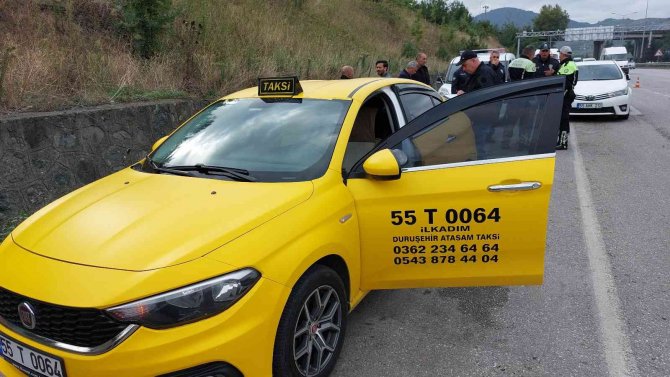 17 Yaşındaki Çocuk, Yolcu Olarak Bindiği Taksiyi Silah Zoruyla Gasp Etti