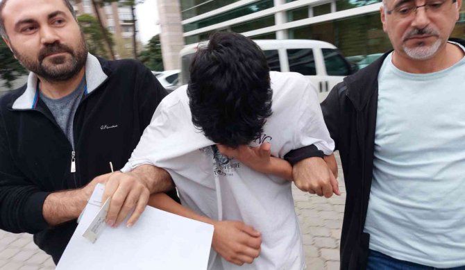 Tüfekle Taksiyi Gasp Eden 17 Yaşındaki Çocuk Tutuklandı